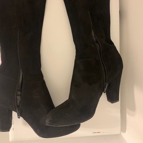 Knee high black boots - used - Picture 2 of 4